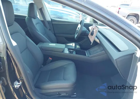 2025 Tesla Model 3 Long Range All-Wheel Drive z USA, uszkodzony, nr VIN 5YJ3E1EB4SF053030